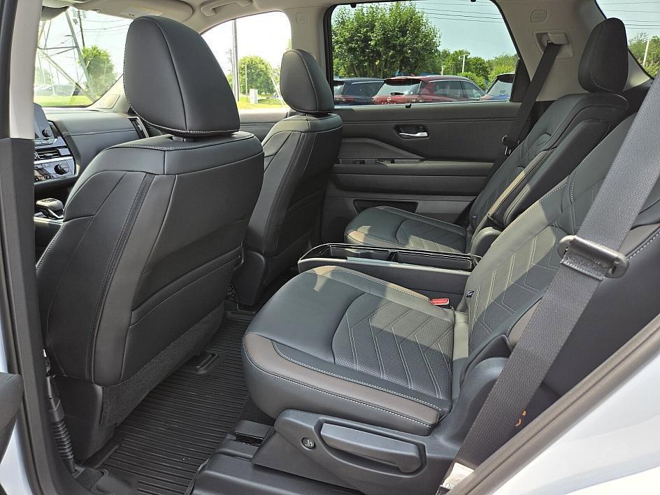 new 2025 Nissan Pathfinder car, priced at $47,720