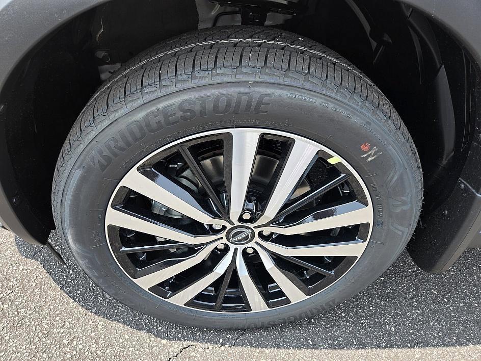 new 2025 Nissan Pathfinder car, priced at $47,720