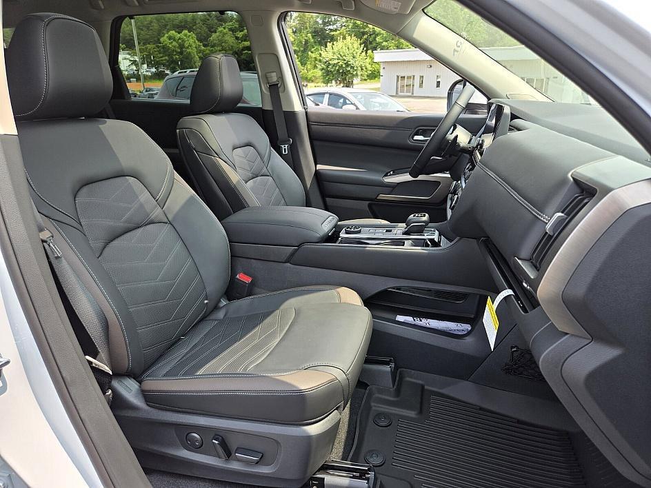 new 2025 Nissan Pathfinder car, priced at $47,720