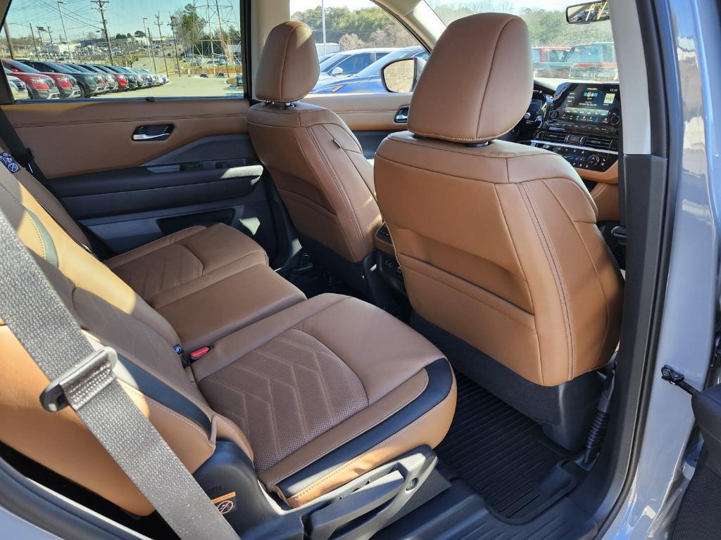 new 2025 Nissan Pathfinder car, priced at $49,530