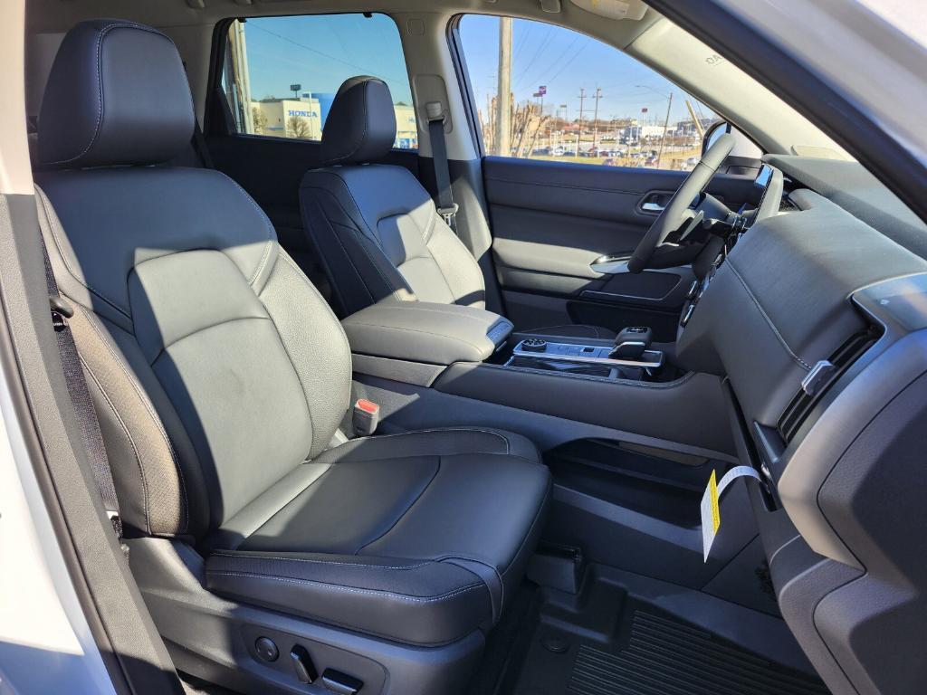 new 2025 Nissan Pathfinder car, priced at $46,880