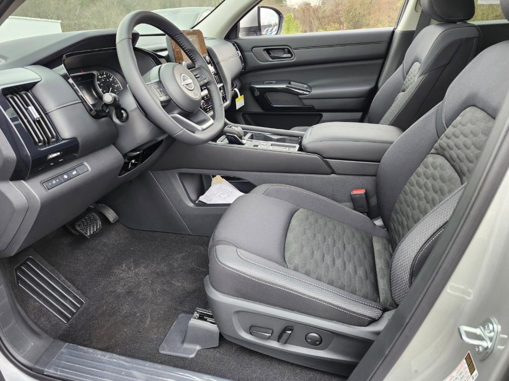 new 2025 Nissan Pathfinder car, priced at $39,160