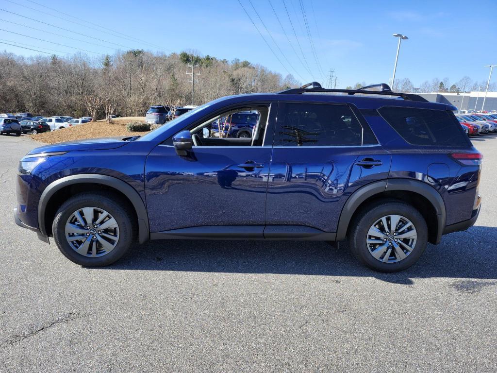 new 2025 Nissan Pathfinder car, priced at $40,395