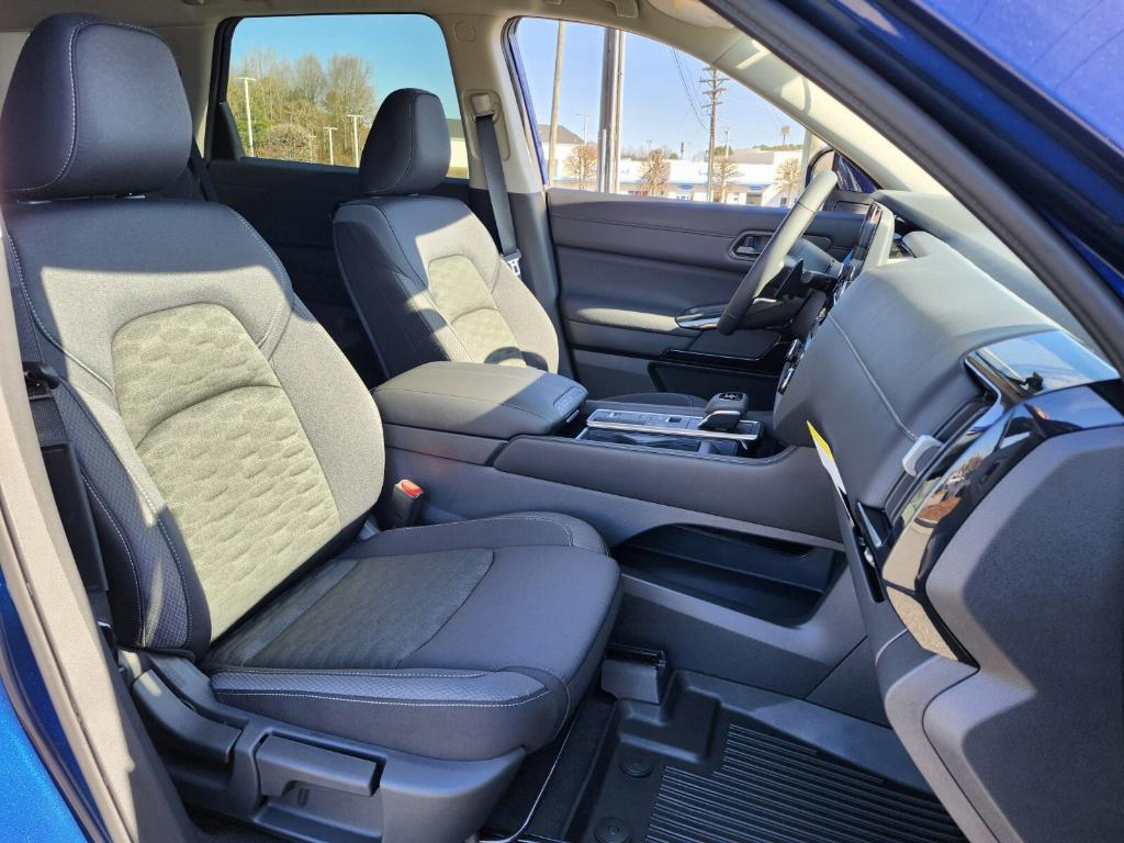 new 2025 Nissan Pathfinder car, priced at $40,395