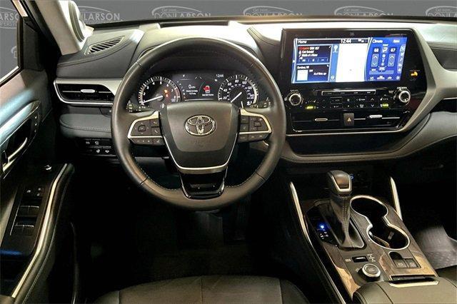used 2022 Toyota Highlander car, priced at $45,562
