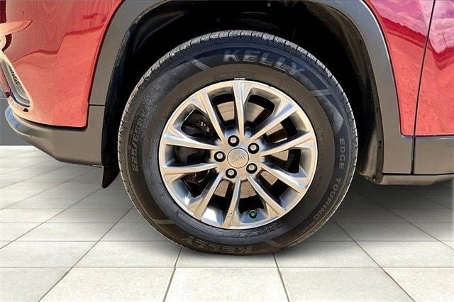 used 2019 Jeep Cherokee car, priced at $18,276