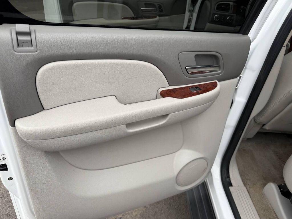 used 2009 Chevrolet Avalanche car, priced at $7,495