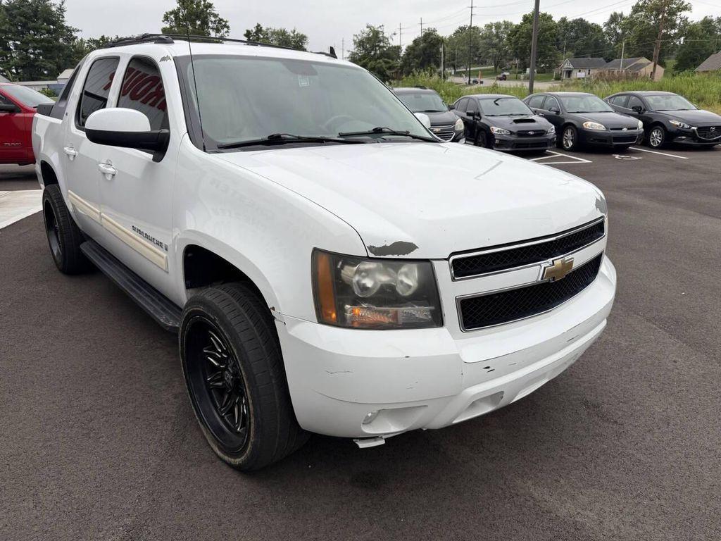 used 2009 Chevrolet Avalanche car, priced at $7,495