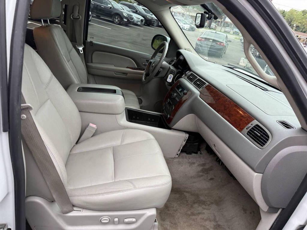 used 2009 Chevrolet Avalanche car, priced at $7,495