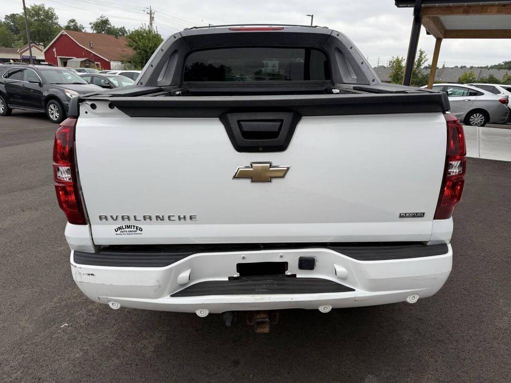 used 2009 Chevrolet Avalanche car, priced at $7,495