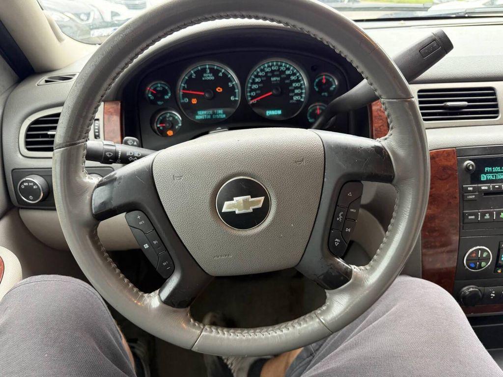 used 2009 Chevrolet Avalanche car, priced at $7,495