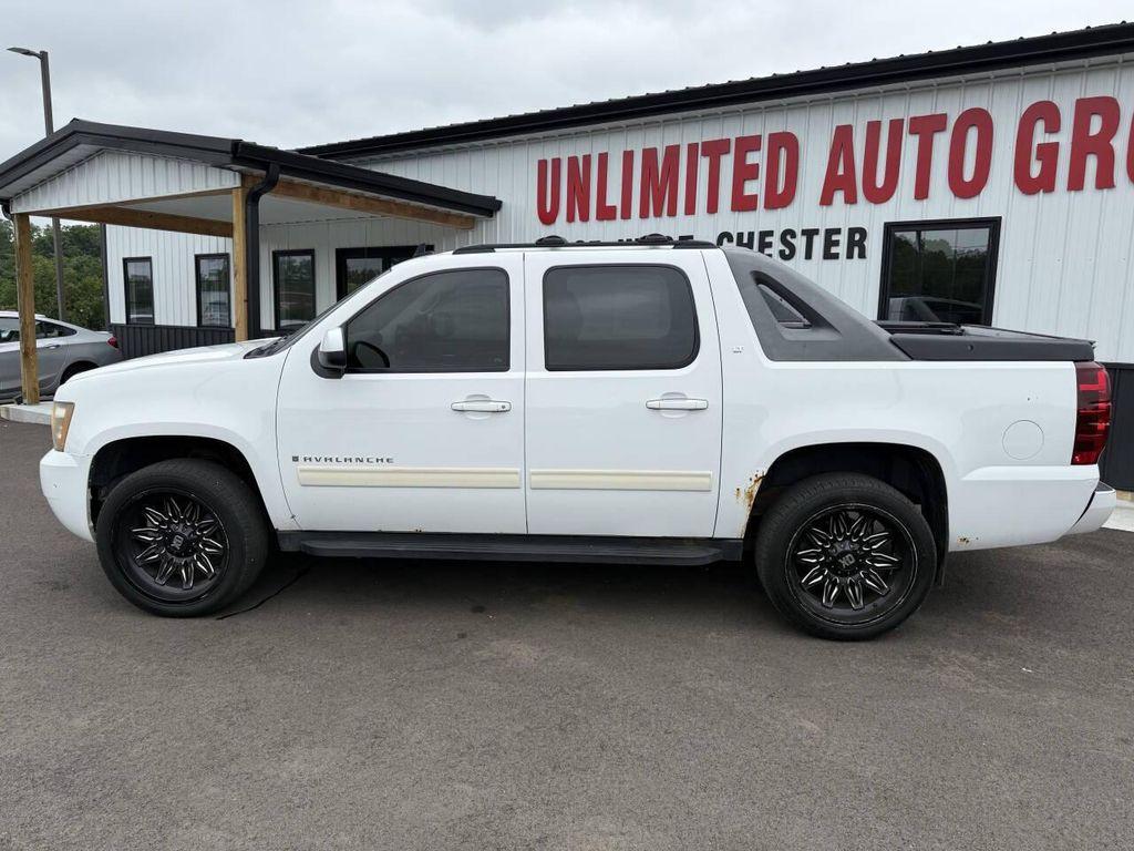 used 2009 Chevrolet Avalanche car, priced at $7,495