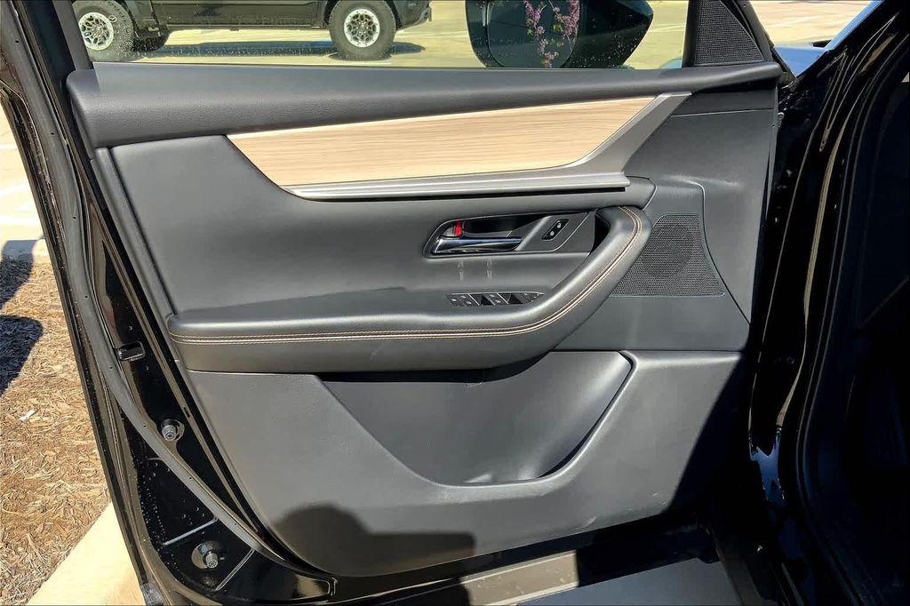 new 2025 Mazda CX-90 car, priced at $43,025