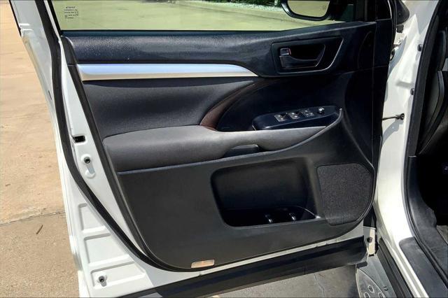 used 2018 Toyota Highlander car, priced at $22,890