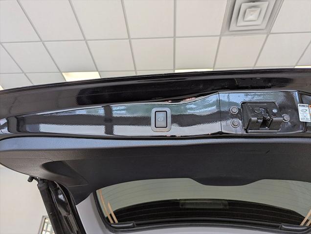 used 2019 Toyota Highlander car, priced at $27,700