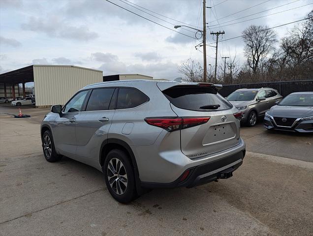 used 2021 Toyota Highlander car, priced at $34,998