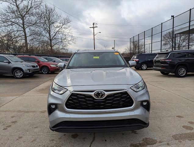 used 2021 Toyota Highlander car, priced at $34,998