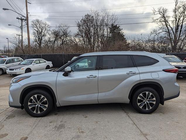 used 2021 Toyota Highlander car, priced at $34,998