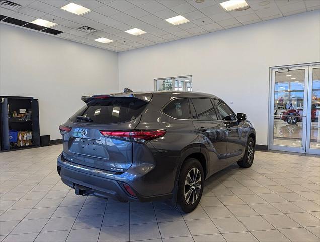 used 2022 Toyota Highlander car, priced at $35,598