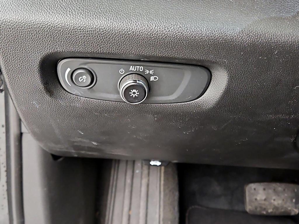 used 2022 Chevrolet Traverse car, priced at $25,998