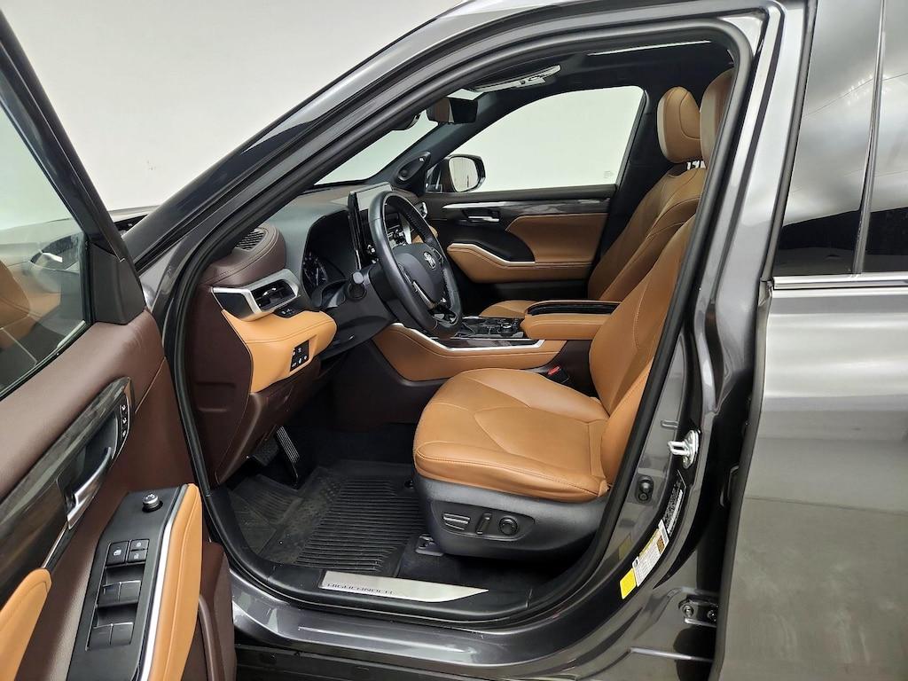 used 2021 Toyota Highlander car, priced at $42,998