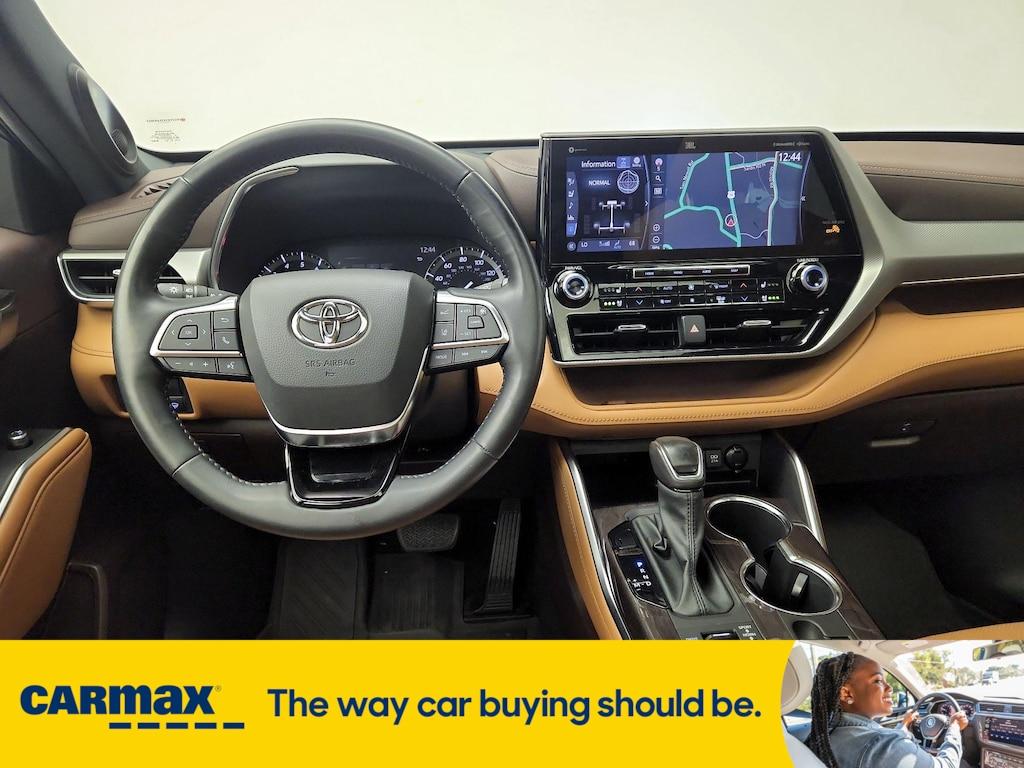 used 2021 Toyota Highlander car, priced at $42,998
