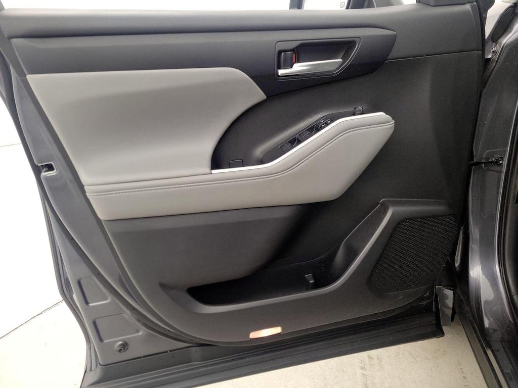used 2020 Toyota Highlander car, priced at $33,998