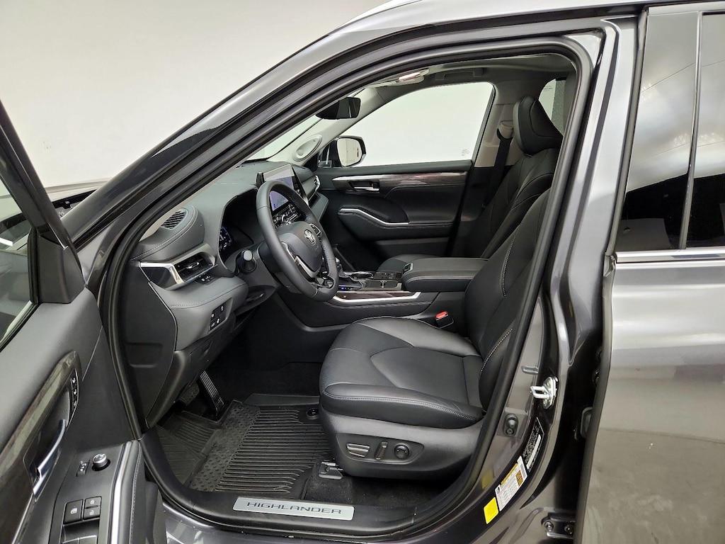 used 2024 Toyota Highlander car, priced at $49,998
