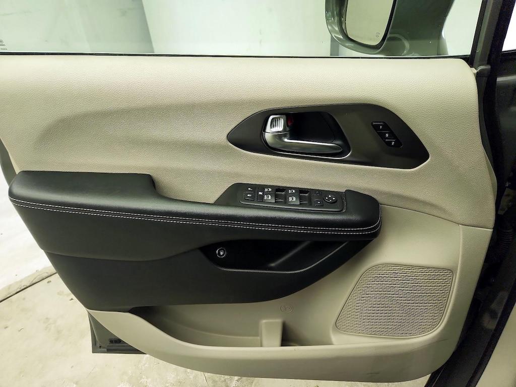 used 2022 Chrysler Pacifica Hybrid car, priced at $26,998