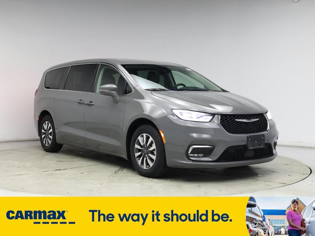 used 2022 Chrysler Pacifica Hybrid car, priced at $26,998