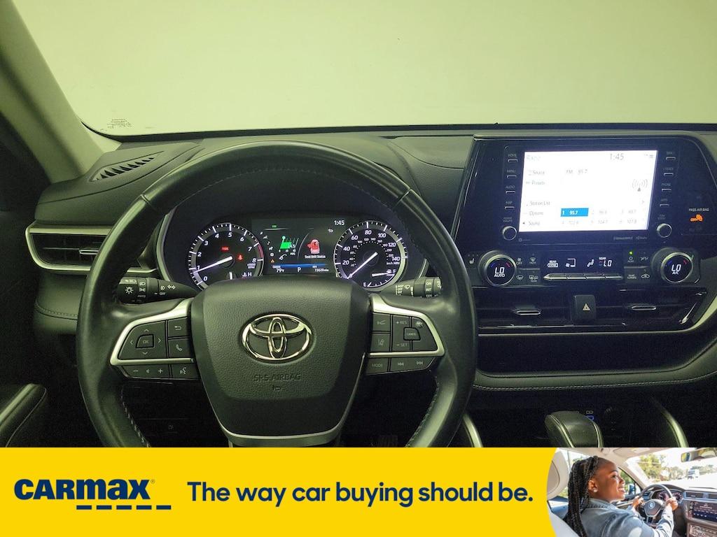 used 2022 Toyota Highlander car, priced at $31,998