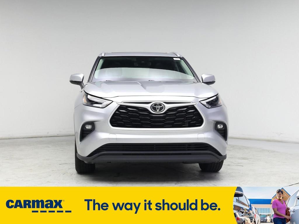 used 2022 Toyota Highlander car, priced at $32,998