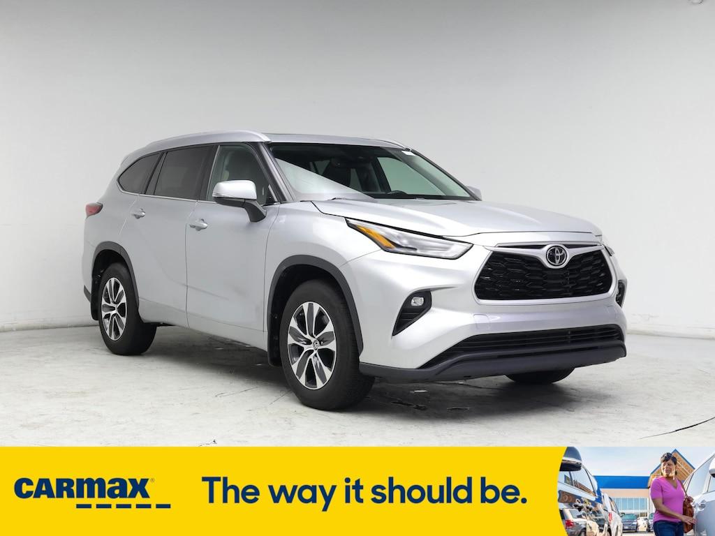 used 2022 Toyota Highlander car, priced at $32,998