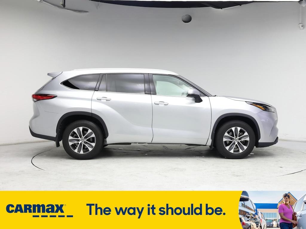 used 2022 Toyota Highlander car, priced at $32,998