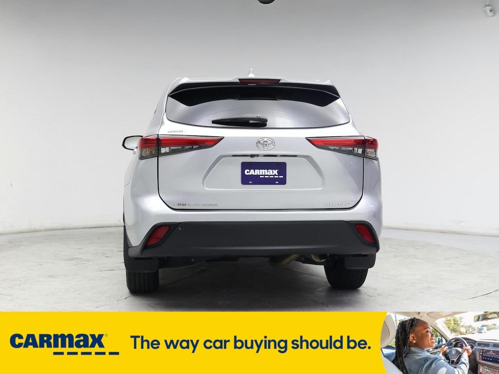 used 2022 Toyota Highlander car, priced at $32,998