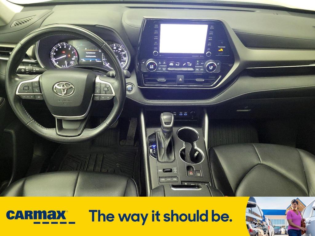 used 2022 Toyota Highlander car, priced at $32,998