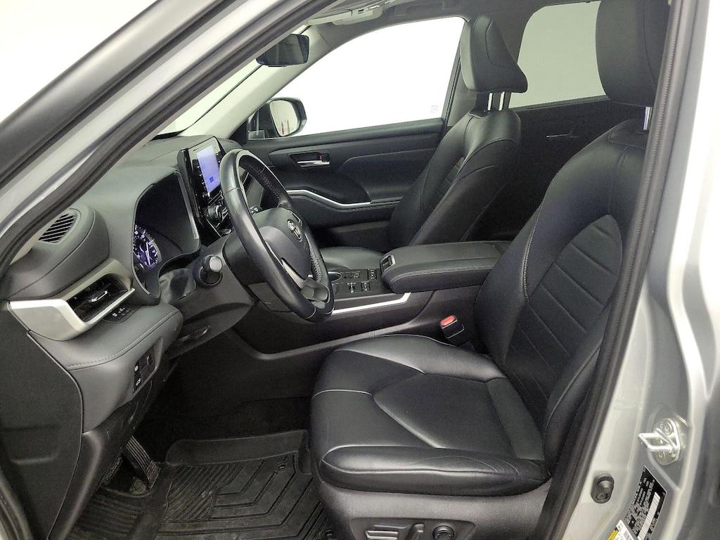 used 2022 Toyota Highlander car, priced at $32,998