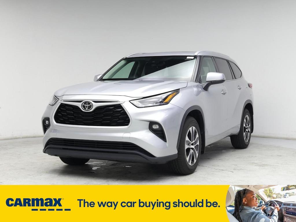 used 2022 Toyota Highlander car, priced at $32,998