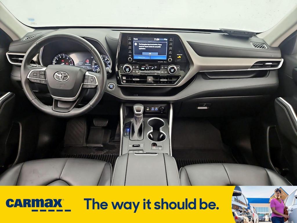 used 2022 Toyota Highlander car, priced at $37,998