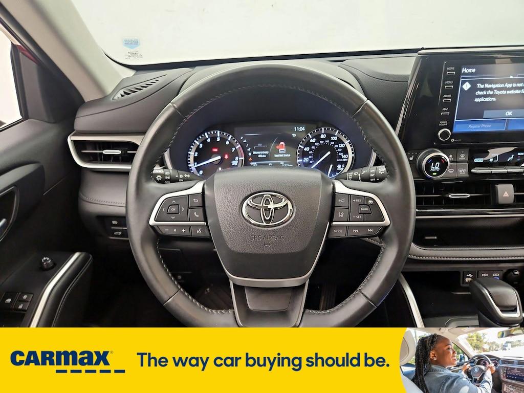 used 2022 Toyota Highlander car, priced at $37,998