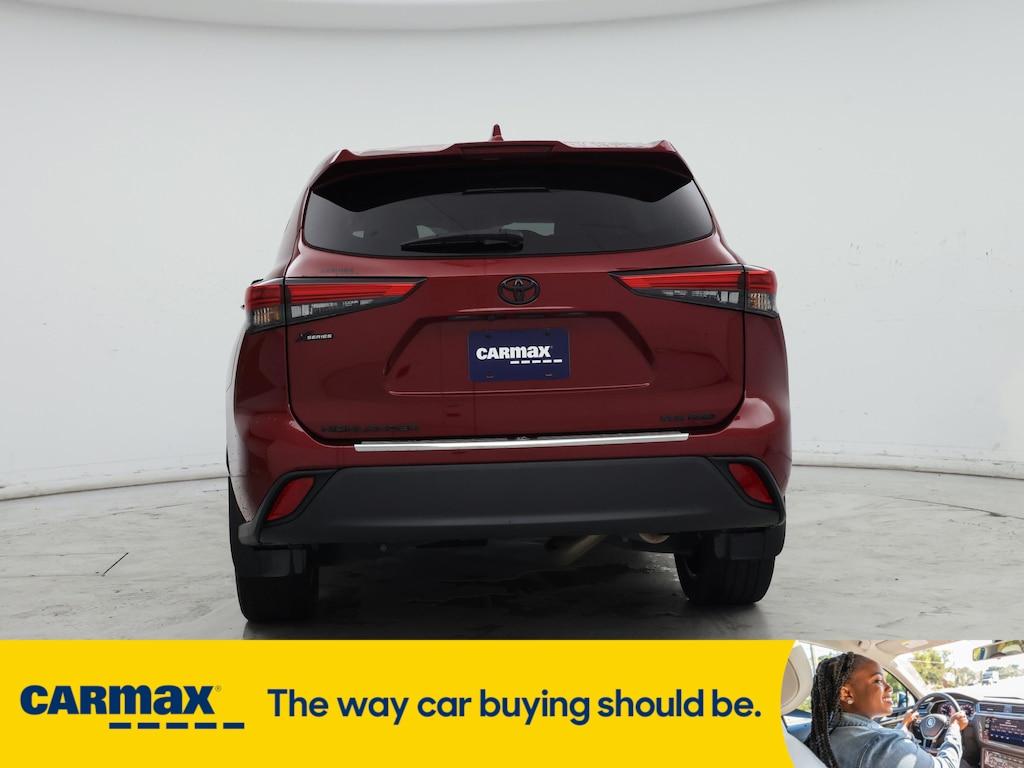 used 2022 Toyota Highlander car, priced at $37,998