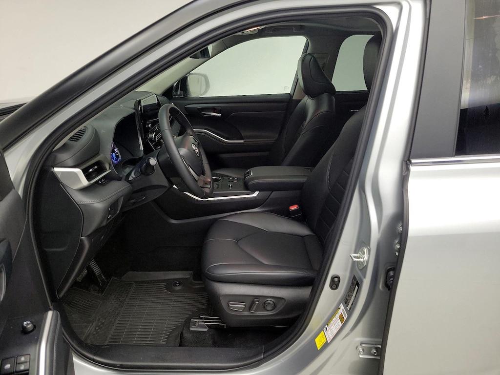 used 2023 Toyota Highlander Hybrid car, priced at $41,998