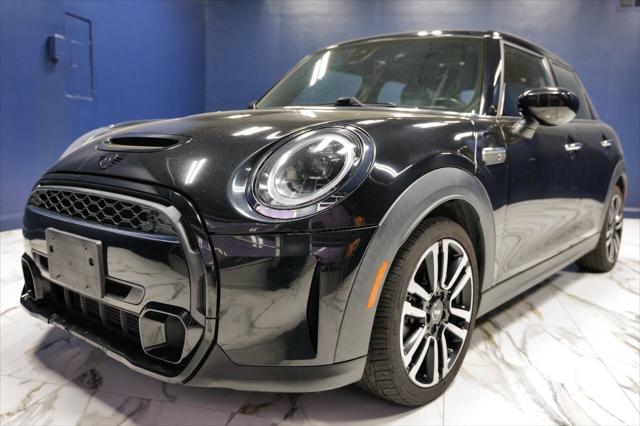 used 2022 MINI Hardtop car, priced at $18,999