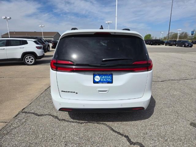 new 2024 Chrysler Pacifica car, priced at $44,655