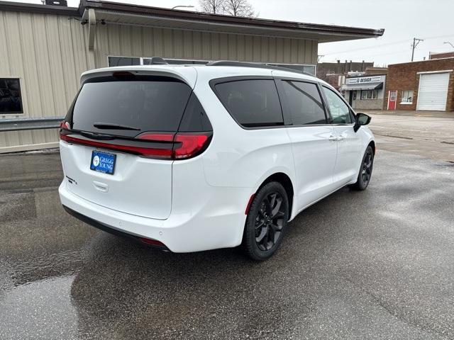 new 2024 Chrysler Pacifica car, priced at $43,250