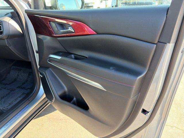 used 2024 Chevrolet Traverse car, priced at $45,500