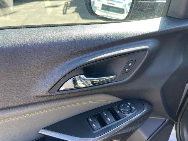 new 2025 Chevrolet Trax car