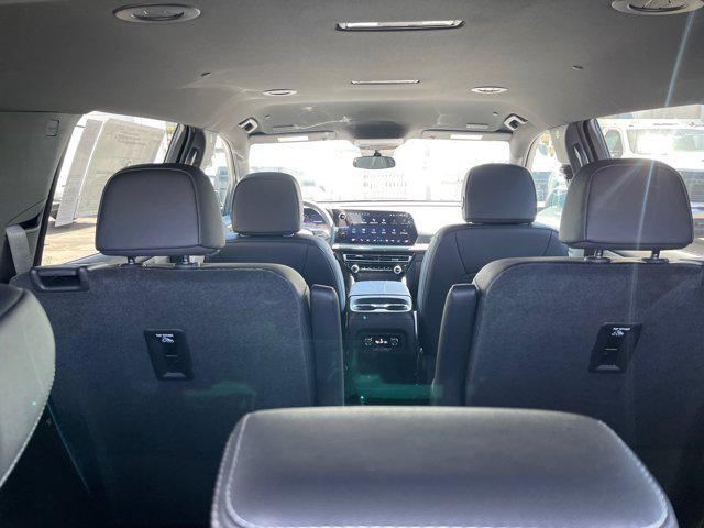 new 2025 Chevrolet Traverse car, priced at $43,005