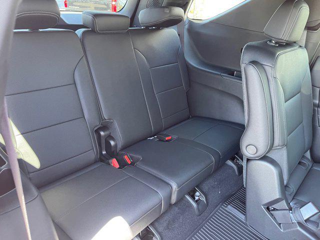 new 2025 Chevrolet Traverse car, priced at $43,005
