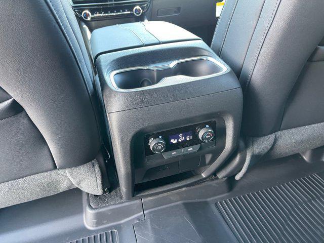 new 2025 Chevrolet Traverse car, priced at $43,005
